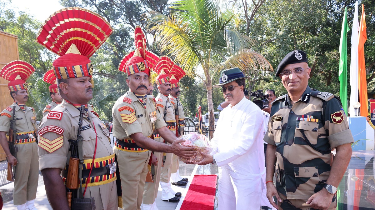 দেশের সীমান্ত সুরক্ষার জন্য দিনরাত নিরলসভাবে কাজ করে যাচ্ছে বিএসএফ