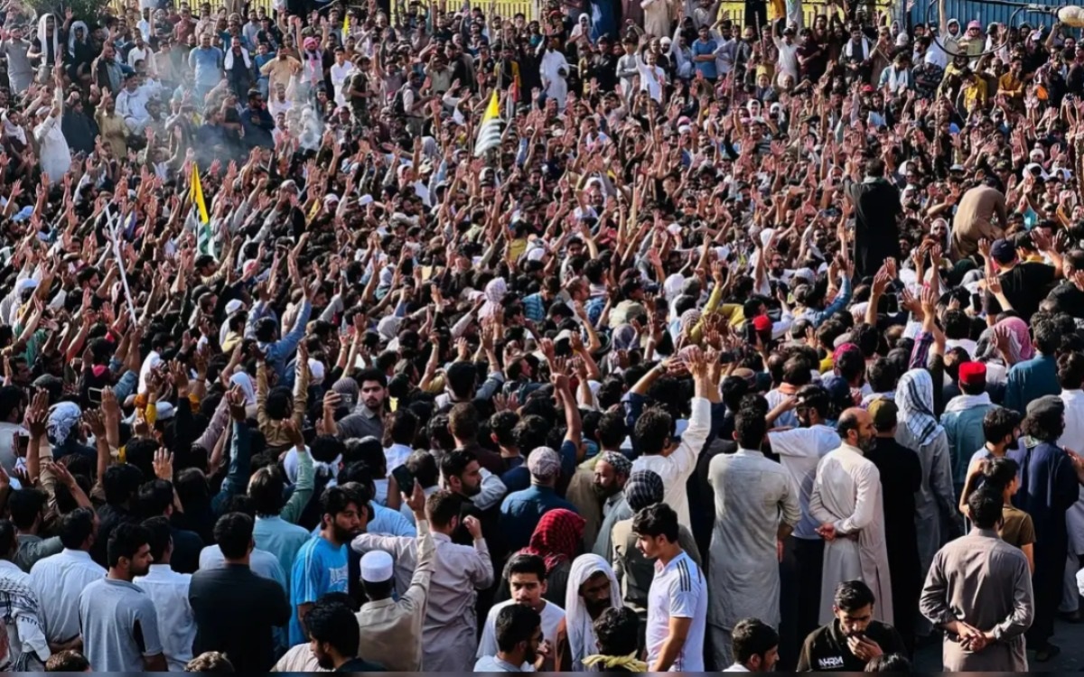মৌলিক অধিকারের দাবিতে উ*ত্তাল পাক অধিকৃত কাশ্মীর